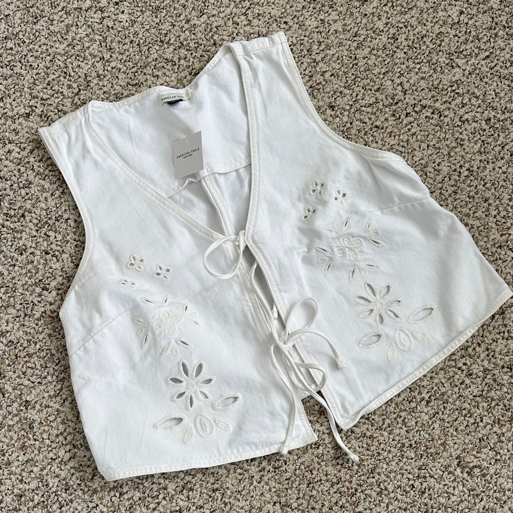 XL American Eagle Outfitters White Embroidered denim vest